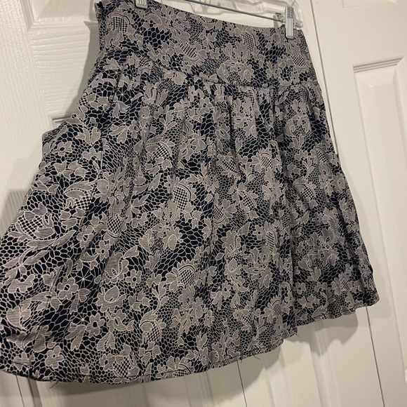 Flowy Navy floral skirt M - Picture 4 of 9